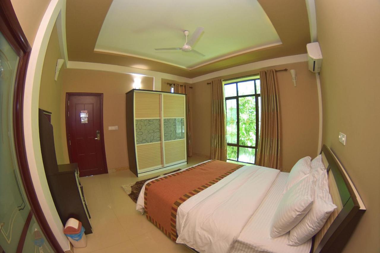 Calyx Grand Fuvahmulah Hotel Buitenkant foto